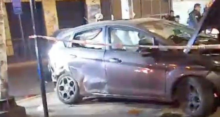 Pasajera de aplicación queda en riesgo vital tras accidente en Santiago: responsables se fugaron