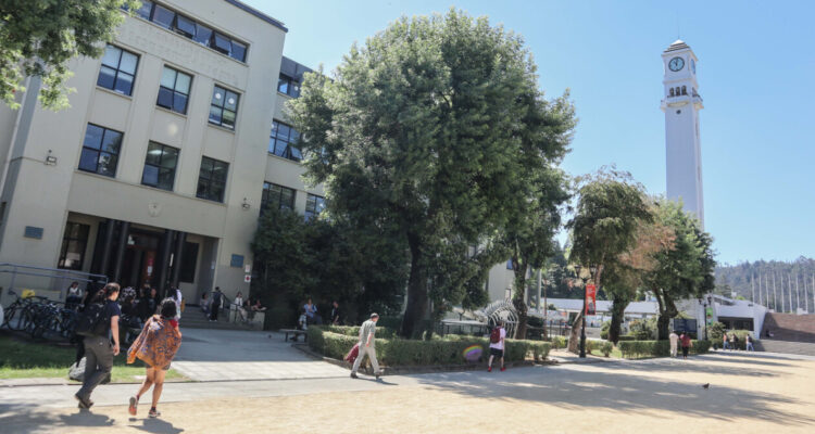 Diputados UDI impulsan comisión para acortar carreras universitarias y reducir gasto en gratuidad