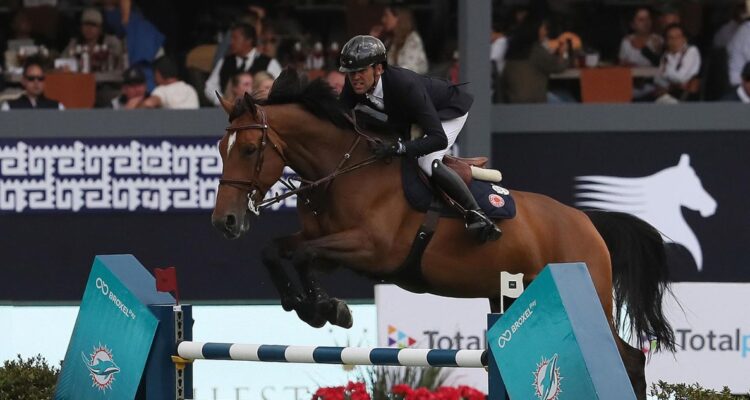 Jinete Simon Delestre es acusado de vender semen congelado de caballo.