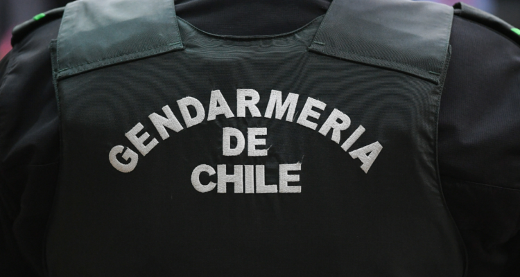 Condenan a exgendarme por cohecho y apremios ilegítimos en Valdivia