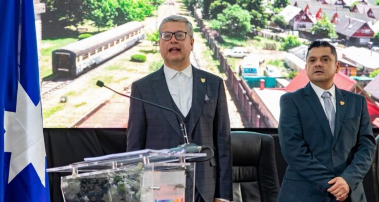 Alcalde Neira confirma recorte de presupuesto para costear combustible de vehículo municipales