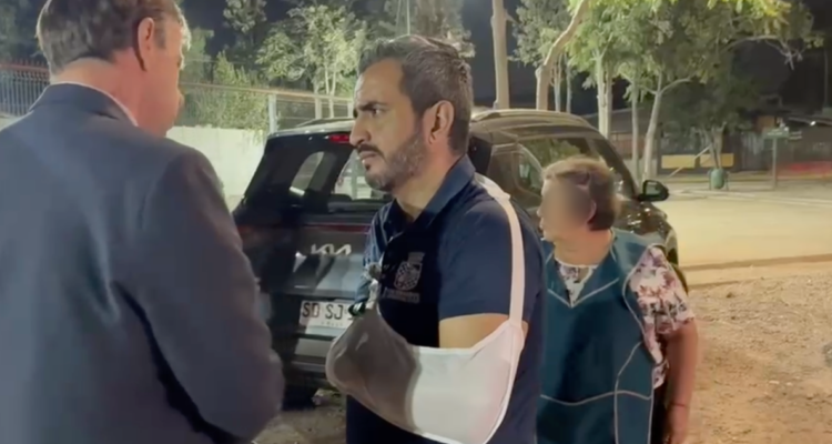 Vecinos agreden a alcalde de San Bernardo en operativo: lanzaron piedras y dañaron vehículo municipal