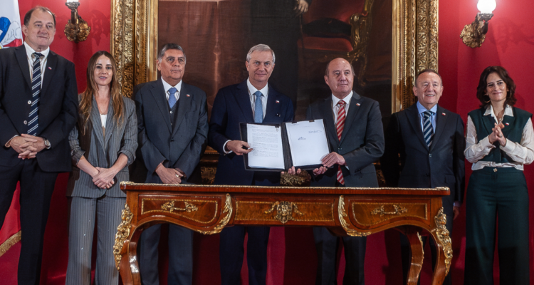 Firma de Proyecto de Reconstrucción Nacional
