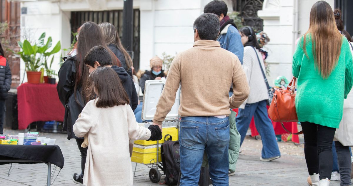 ¿Hasta cuándo vivir con los papás? Un 37% de los chilenos no cree que haya límite de edad