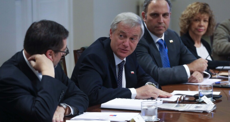 Aprobación de Kast registra leve descenso según Agenda Criteria