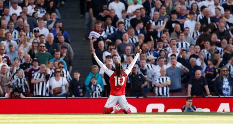 Arsenal recupera la cima de la Premier League con triunfo ante Newcastle