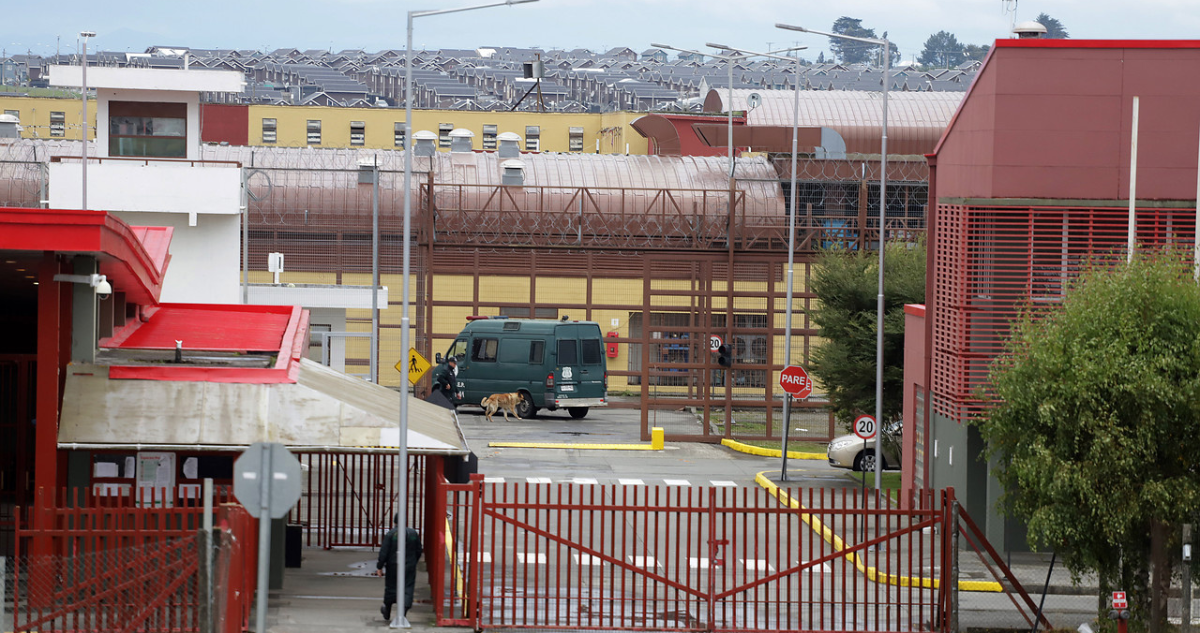Ataque a balazos contra cárcel de Puerto Montt tras intento de ingreso de droga: no hay heridos