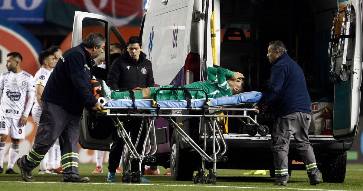 Nicolás Aedo, de Audax Italiano, sufrió grave lesión ante Deportes Limache.