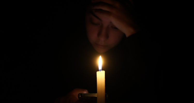 Autoridades ofician a la SEC por seguidos cortes de luz en Chaitén: han llegado a superar las 3 horas