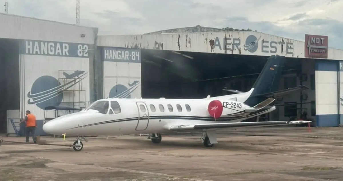 El avión extraviado la mañana de este lunes