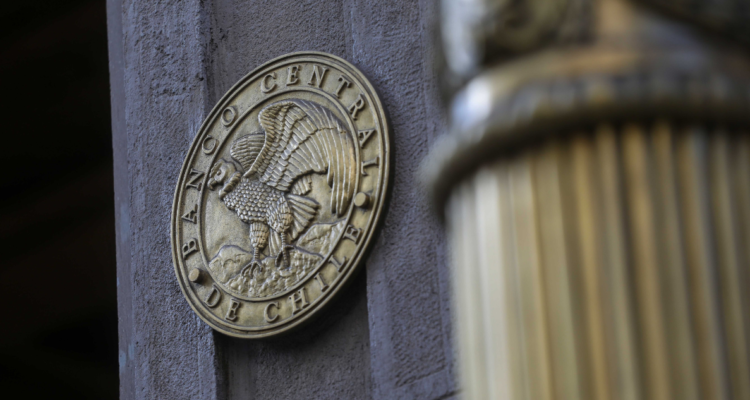 Banco Central mantiene TPM en 4,5% y advierte riesgos inflacionarios por conflicto en Medio Oriente