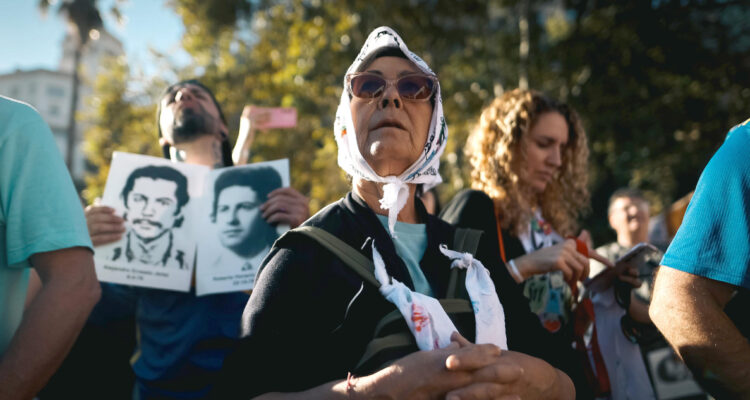Milei paraliza la búsqueda fuera de Argentina de bebés robados durante la dictadura