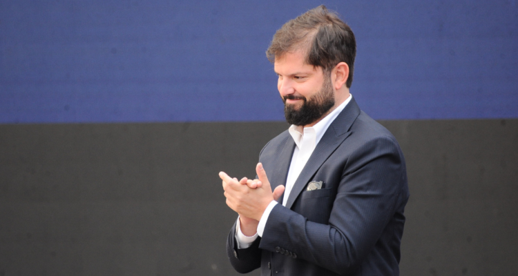 Boric volverá a la escena pública en cumbre en España: esperan gesto a candidatura de Bachelet