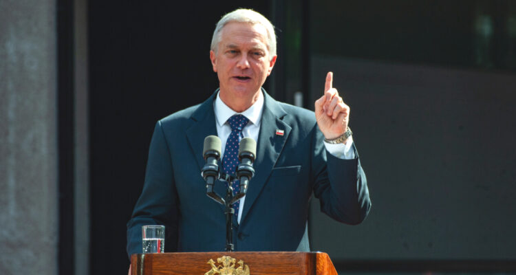 Cadem: Kast se mantiene con 42% de aprobación y Bachelet concita más apoyo que rechazo para la ONU