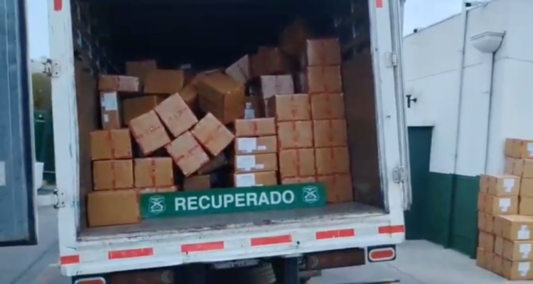 Cuatro detenidos en El Bosque tras ser sorprendidos descargando cajas de champú robado