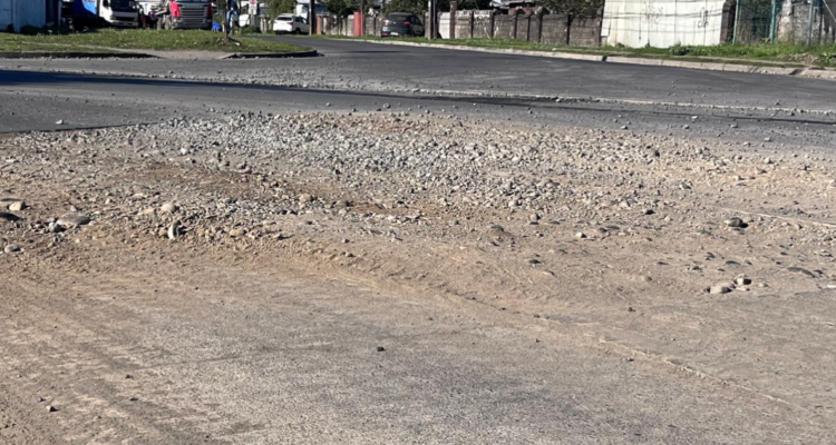 Calles en mal estado y trabajos sin medidas de seguridad: el panorama que preocupa a vecinos de Osorno