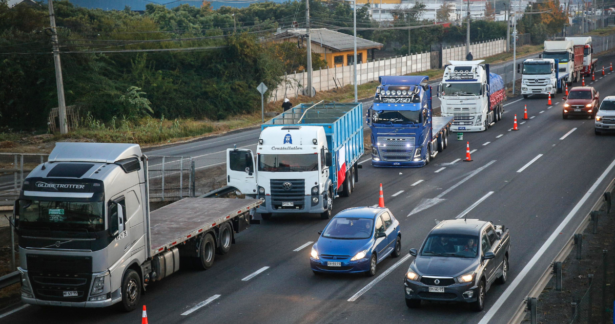 Camioneros del Bío Bío no descartan iniciar movilizaciones si no se regula el alza de los combustibles