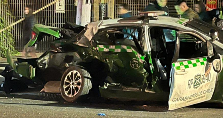 Dos carabineros lesionados deja persecución en La Florida: radiopatrulla quedó destruida