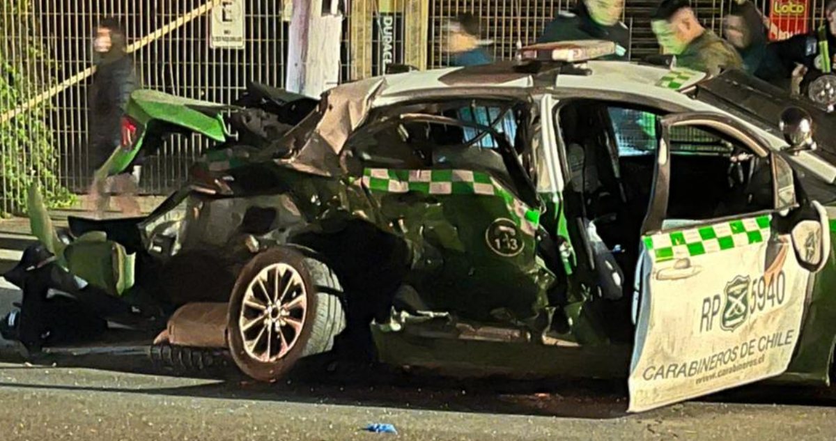 Dos carabineros lesionados deja persecución en La Florida: radiopatrulla quedó destruida