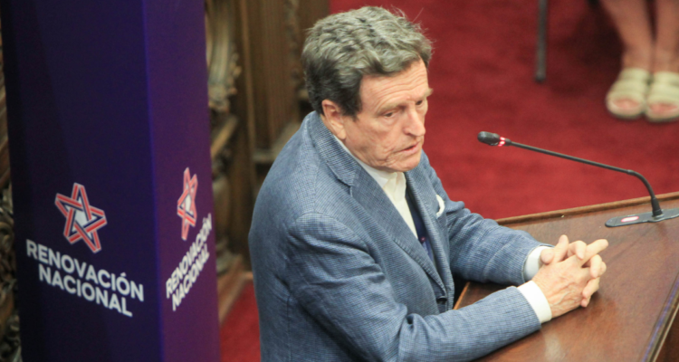 Carlos Larraín vincula salida de Allamand de RN a”malos resultados electorales” y apoyo a Matthei