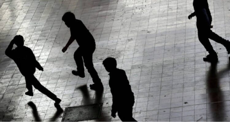 Madre de estudiante de 7° básico acusó que su hija fue intoxicada por compañeras tras años de bullying