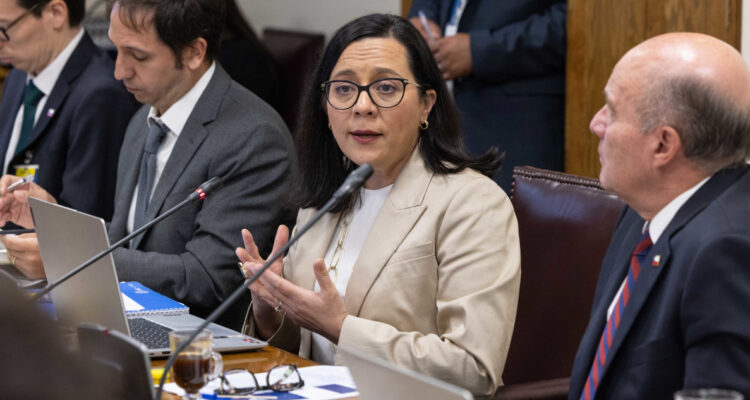 CFA llama a no postergar medidas para mejorar las finanzas públicas y evitar un mayor deterioro fiscal