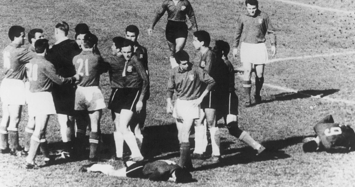 En Argentina insisten que Chile les “robó” el Mundial de 1962: “La copa más violenta de la historia”