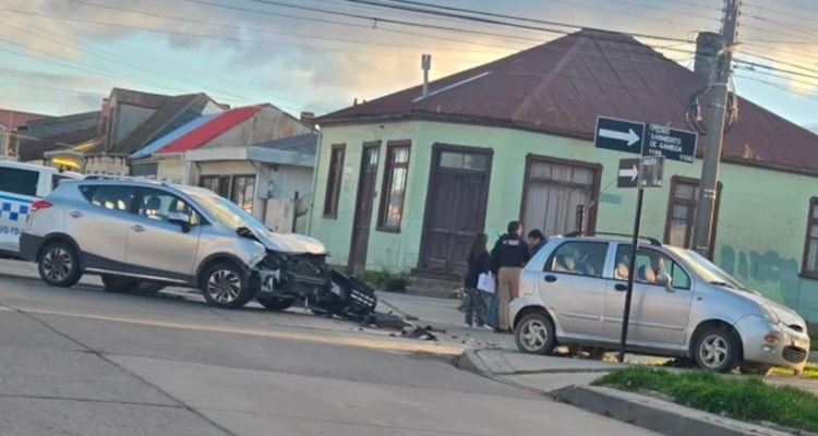 Colisión en Barrio Croata deja a una persona lesionada en Punta Arenas