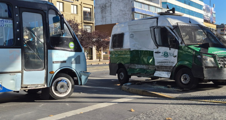 Colisión entre micro y retén móvil de Carabineros deja seis lesionados en el centro de Concepción