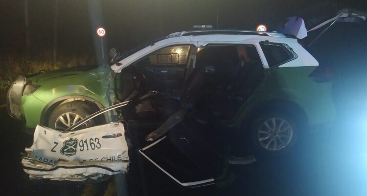 Colisionan vehículo policial en Villarrica: una carabinera quedó atrapada y debió ser rescatada