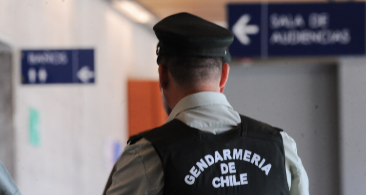 Condenan a exgendarme de Valdivia a 8 años de cárcel por cohecho y apremios ilegítimos