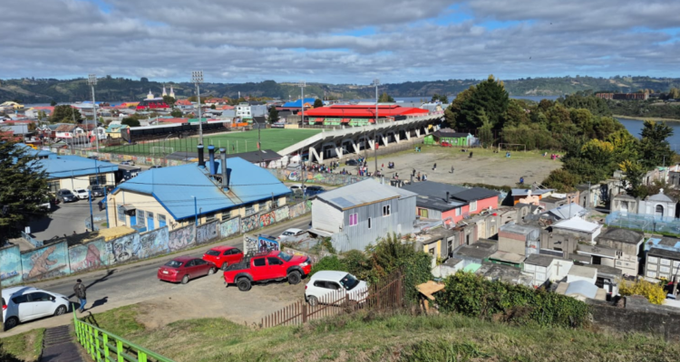 Evacúan dependencias del Hospital de Castro tras aviso de presunta bomba