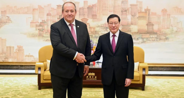 Fiscal Nacional de Chile, Ángel Valencia, y el Fiscal General de China, Ying Yong | Fiscalía de Chile