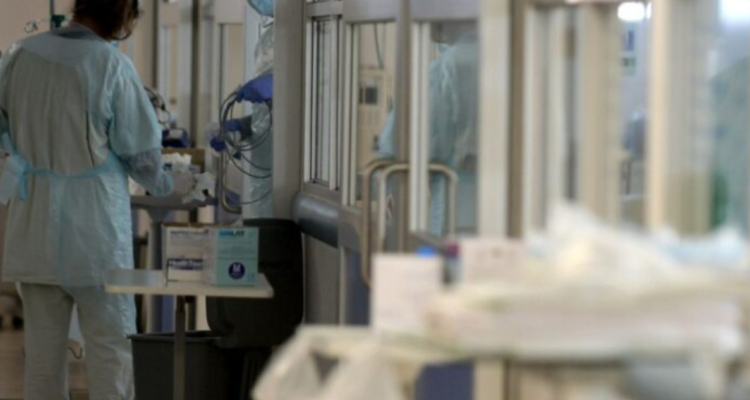 Alerta oncológica avanza mientras Minsal gestiona revertir recorte y reducir listas de espera