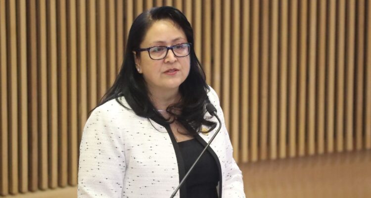 CGR defiende millonarios viáticos a funcionarios y acusa información distorsionada