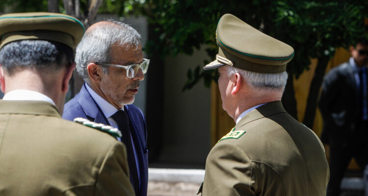 “Impresentable”: Republicanos piden al Gobierno explicar llegada de Cordero en academia de Carabineros