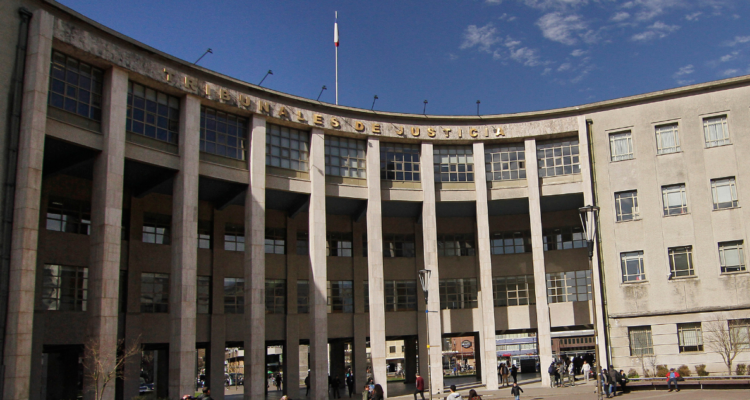 Pleno de Corte penquista deja pendiente posible sanción contra juez que viajó con licencia médica