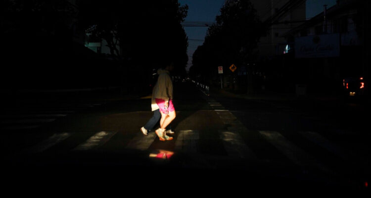 Corte de suministro eléctrico deja a oscuras gran parte de Iquique