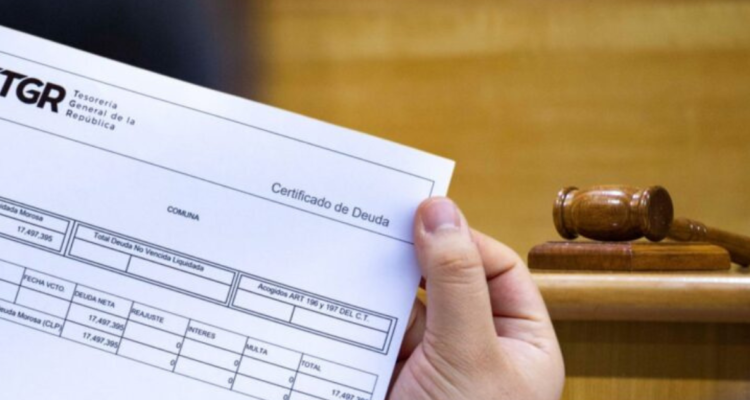 La avalancha de recursos para frenar cobros del CAE: Cortes se dividen entre admitir o no