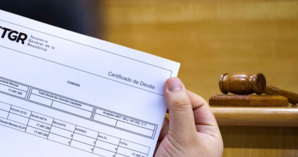 La avalancha de recursos para frenar cobros del CAE: Cortes se dividen entre admitir o no