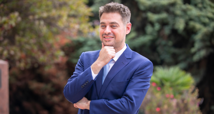 Daniel Manouchehri (PS): "Prefiero un PS que incomoda al poder, a uno que intenta cogobernar con Kast"