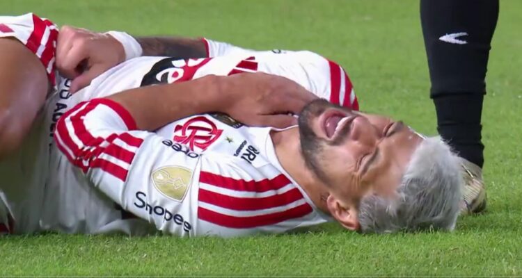 Lo sufre Bielsa: De Arrascaeta podría perderse el Mundial tras sufrir grave fractura en Libertadores