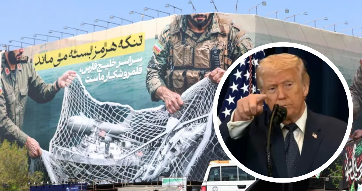 Una valla con el mensaje “El estrecho de Ormuz permanecerá cerrado” en la plaza Enghelb de Teherán. Y foto del presidente de Estados Unidos, Donald Trump.