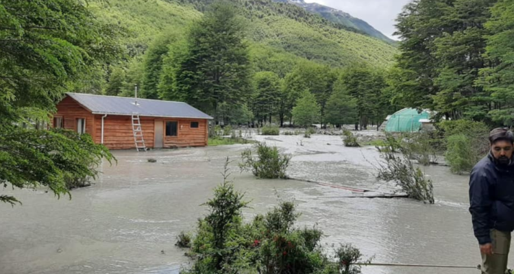 Declaran Alerta Roja en comuna de O’Higgins, Aysén, por desborde de río Mosco : hay viviendas evacuadas