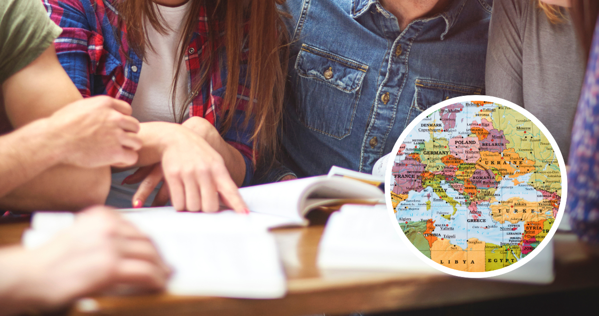 Estudiantes y mapa de Ucrania