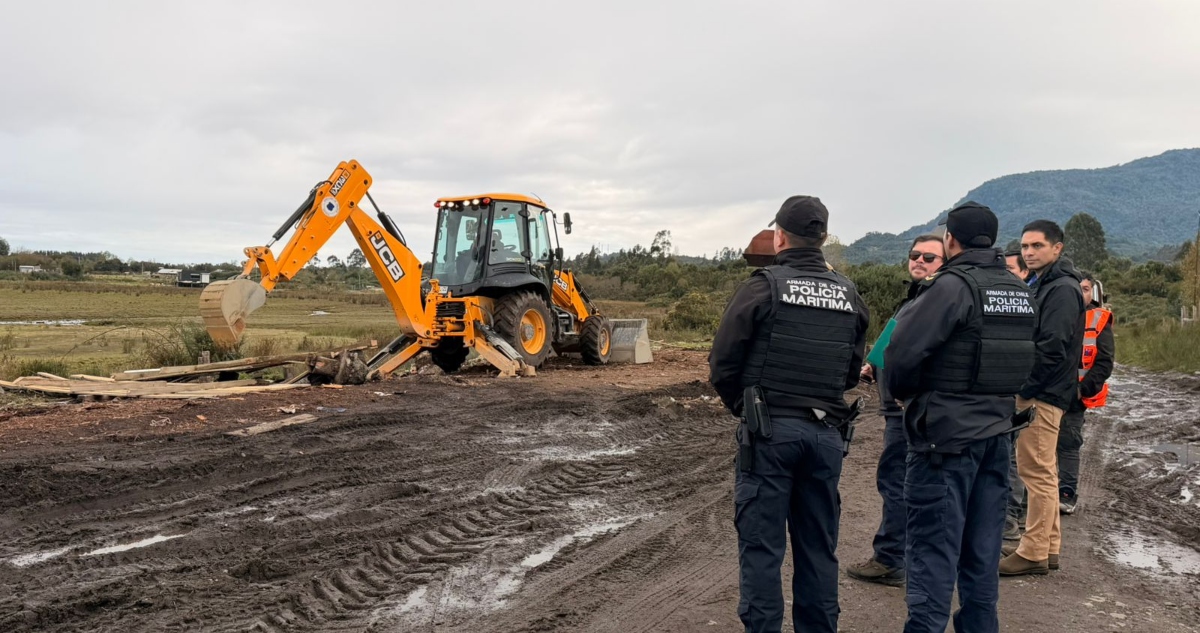 Desalojo de galpón en borde costero de Puerto Montt