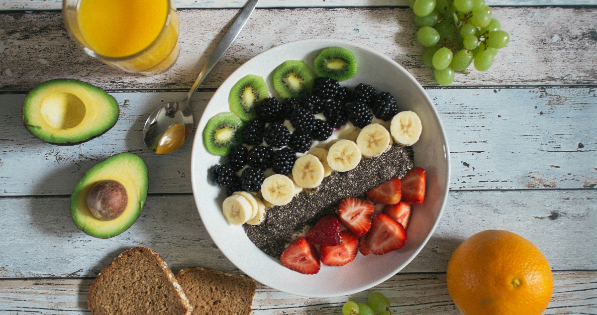 Foto de un desayuno para ilustrar nota sobre los hábitos alimenticios