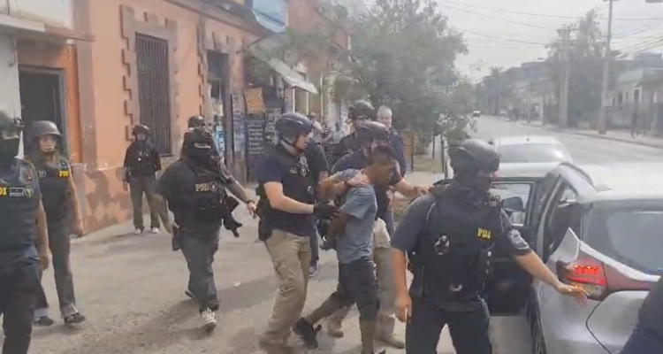 Detienen a presunto autor de asesinato de mujer en Santiago: su cadáver fue hallado en vía pública