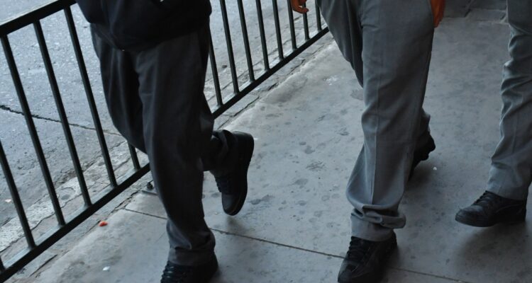 ESTUDIANTES DETENIDOS POR VENDER DROGA EN LICEOS DE Cañete