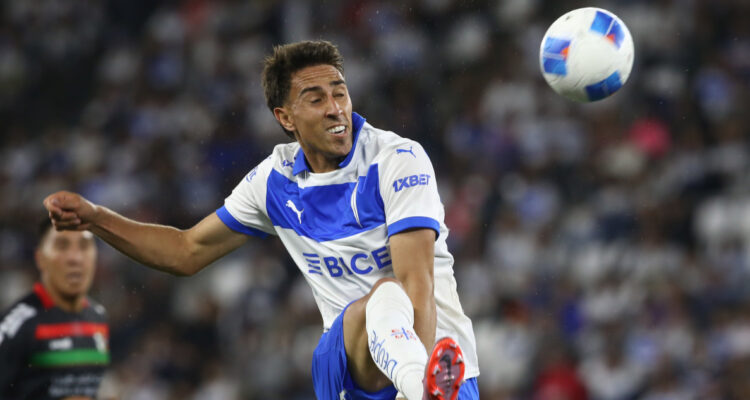 Diego Valencia jugando para Universidad Católica